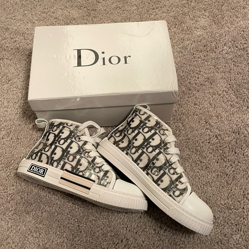 White and Navy kids shoes sz 32